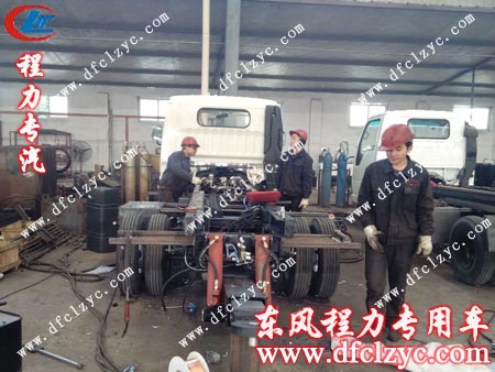 已快完工的東風銳鈴藍牌清障車