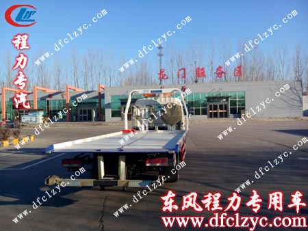 湖北程力送車司機(jī)途中遇服務(wù)站，小憩一下