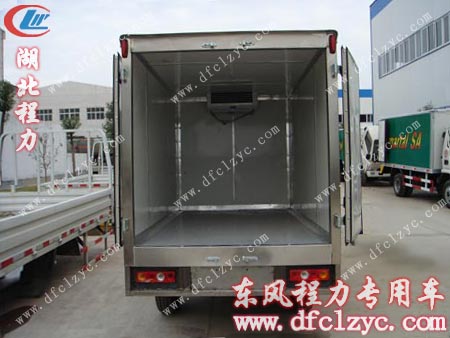 湖北程力冷藏車廂體內部