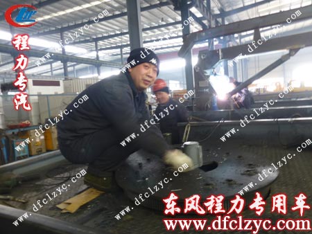湖北程力集團(tuán)高空作業(yè)車安裝轉(zhuǎn)盤(pán)