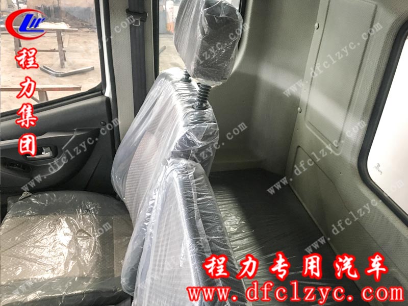 湖北程力集團(tuán)生產(chǎn)的18.6噸國(guó)六東風(fēng)錦程后雙橋?yàn)⑺?chē)駕駛室