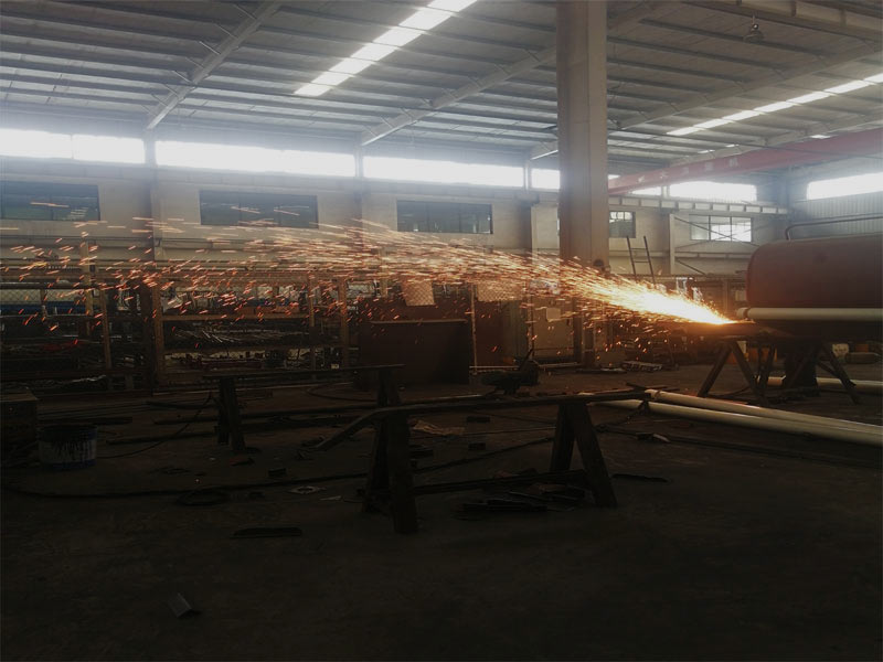 每一輛品質(zhì)過(guò)硬的灑水車背后，都要經(jīng)過(guò)無(wú)數(shù)次煙花的洗禮