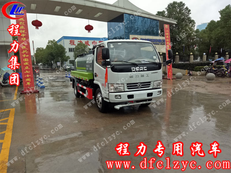 孝感向總在程力集團(tuán)訂購(gòu)的東風(fēng)D9灑水車(chē)發(fā)車(chē)?yán)? alt=