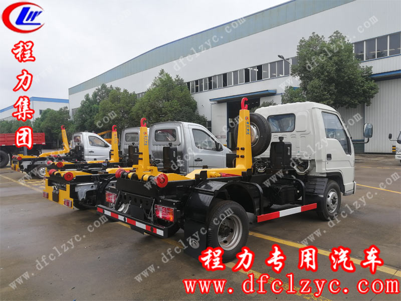 程力集團(tuán)長安勾臂垃圾車底盤停放區(qū) 程力集團(tuán)長安勾臂垃圾車底盤停放區(qū)