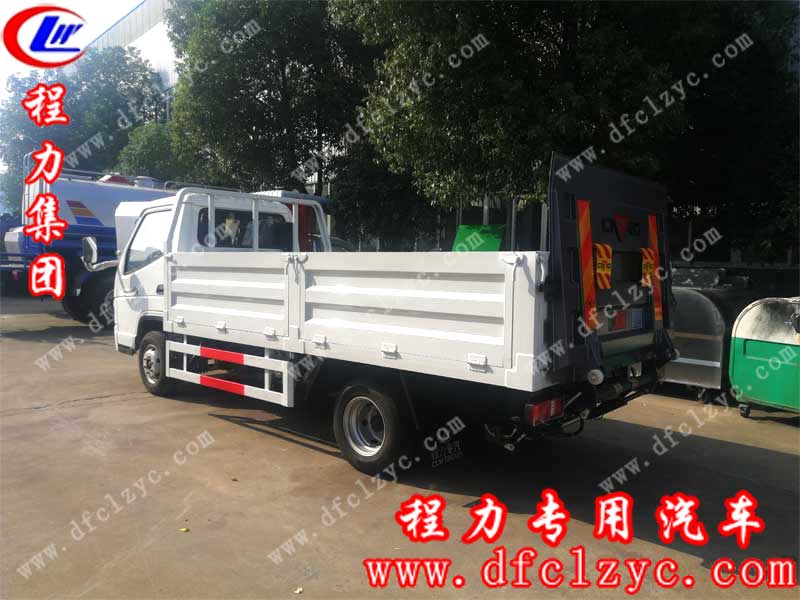 程力集團(tuán)國(guó)六唐駿歐鈴?fù)把b垃圾車，裝配液壓尾板，車廂可選裝側(cè)翻欄板，方便空桶搬運(yùn)