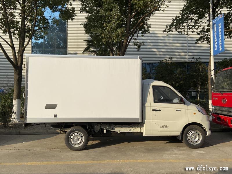 程力集團國六福田祥菱冷藏車正右側(cè)