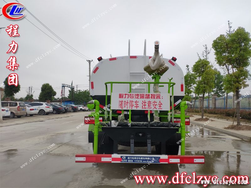 程力集團(tuán)東風(fēng)福瑞卡多功能綠化灑水車(chē)
